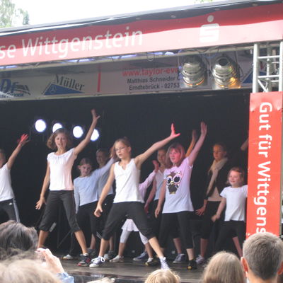 Bild vergr&ouml;&szlig;ern: KNAX Spielfest u Sommernachtsparty