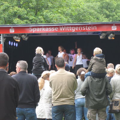 Bild vergr&ouml;&szlig;ern: KNAX Spielfest u Sommernachtsparty