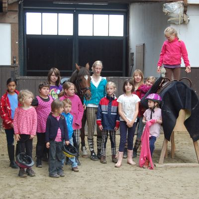 Bild vergr&ouml;&szlig;ern: Reiten Ferienspiele  2011  Teil 1 063