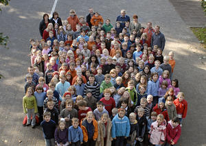 Bild vergr&ouml;&szlig;ern: Sch&uuml;ler der Grundschule Sch&uuml;llar-Wemlighausen