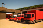 Drei Feuerwehrfahrzeuge vor dem Feuerwehrhaus in Schwarzenau