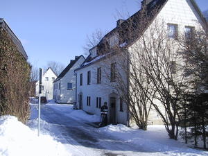 Bild vergr&ouml;&szlig;ern: Immobilienangebot Drei Wohnh&auml;user