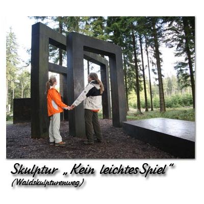 Bild vergr&ouml;&szlig;ern: Skulptur: Kein leichtes Spiel