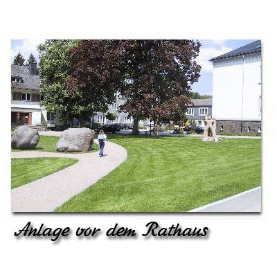 Bild vergr&ouml;&szlig;ern: Anlage vor dem Rathaus