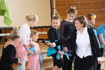 Bild vergr&ouml;&szlig;ern: Tanzgruppe Lotusbl&Atilde;&OElig;te mit Moderatorin Claudia Latzel-Binder 2