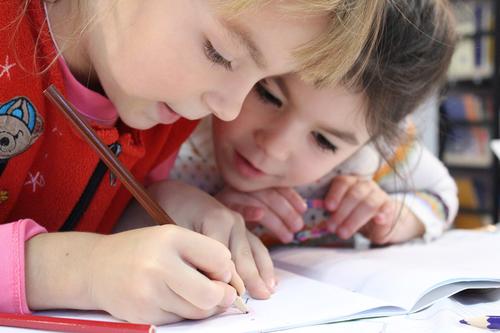 Bild vergr&ouml;&szlig;ern: Schule_Sch�lerinnen
