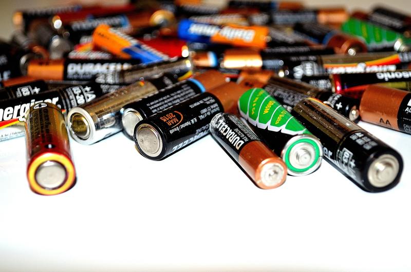 Bild vergrößern: Batterien Schadstoffe