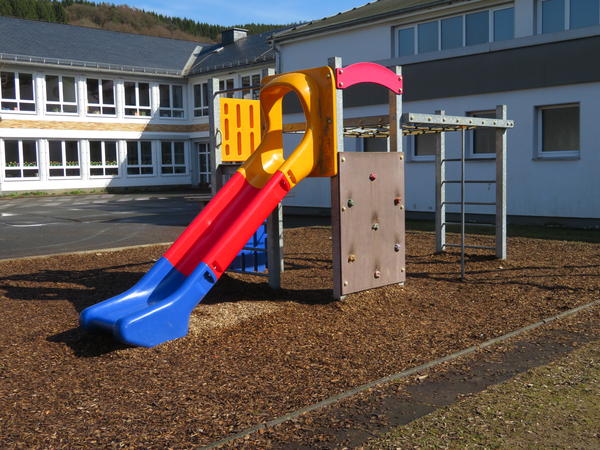 Bild vergrößern: Spielplatz Elsoff Grundschule