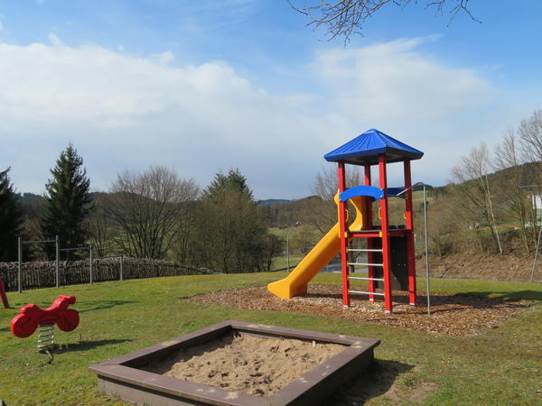 Bild vergrößern: Spielplatz Schwarzenau