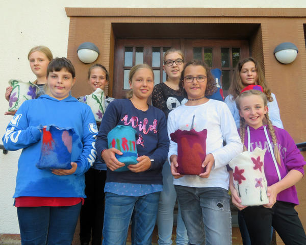 Bild vergr&ouml;&szlig;ern: Ferienspiele 2019 Windlichter filzen