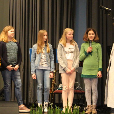 Bild vergr&ouml;&szlig;ern: Ehrung Schulhof AG 1