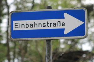 Bild vergr&ouml;&szlig;ern: Einbahnstra&szlig;e