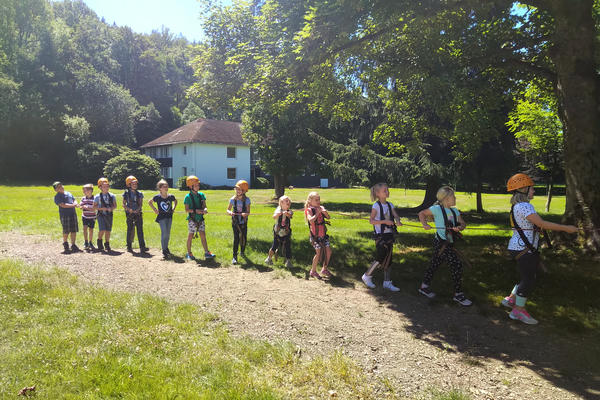 Bild vergr&ouml;&szlig;ern: Klettern im Hochseilgarten