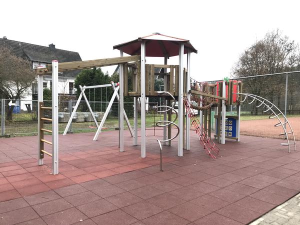 Bild vergrößern: Spielplatz Schüllar, Grundschule
