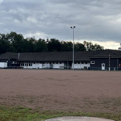 Bild vergr&ouml;&szlig;ern: Schwarzenau Sportplatz