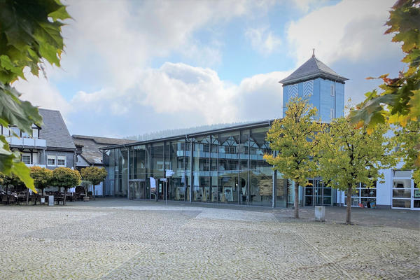 Bild vergr&ouml;&szlig;ern: Das Bild zeigt die Au&szlig;enansicht der umgebauten B&uuml;rgerhauses am Markt.