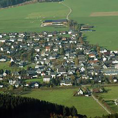 Bild vergrößern: Eine Luftaufnahme der Ortschaft Bergausen