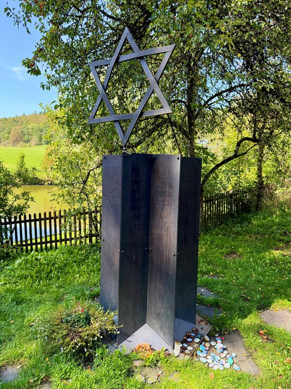 Bild vergr&ouml;&szlig;ern: J&uuml;disches Mahnmal
