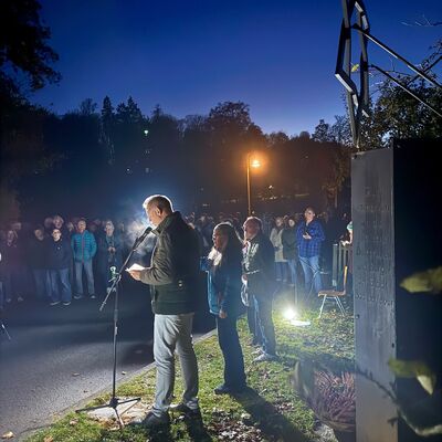 Bild vergr&ouml;&szlig;ern: Mahnwache