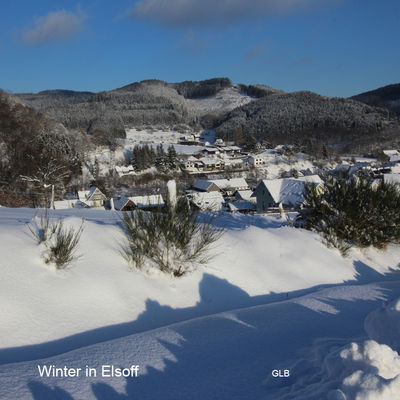 Bild vergrößern: Die verschneite Ortschaft Elsoff liegt malerisch im Tal