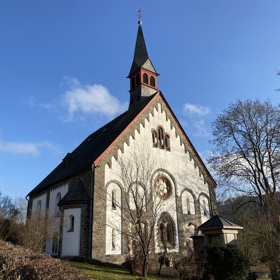 Bild vergrößern: Blick auf die Kirche von Wemlighausen